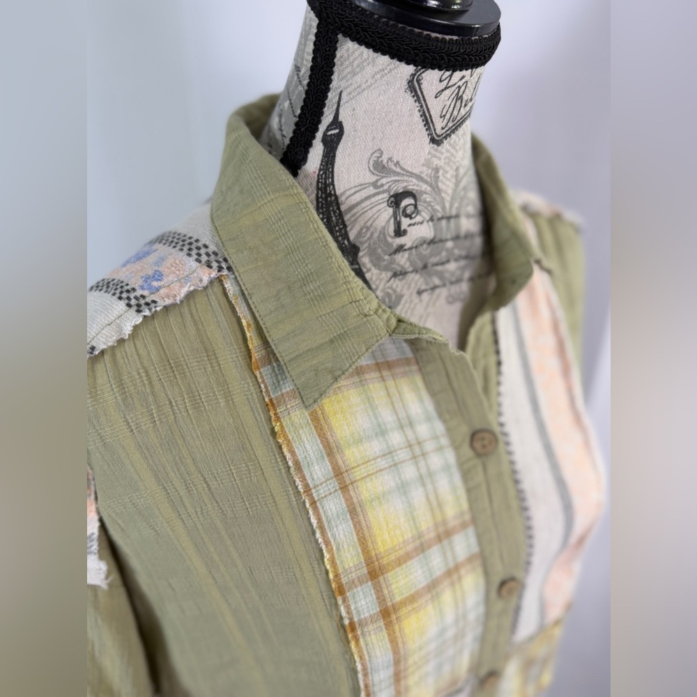 Patchwork Short Sleeve Button-Down Shirt in Olive… - image 9